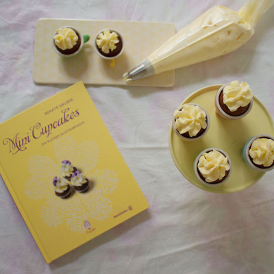 mini schoko cupcakes mit lemon curd topping von renate gruber