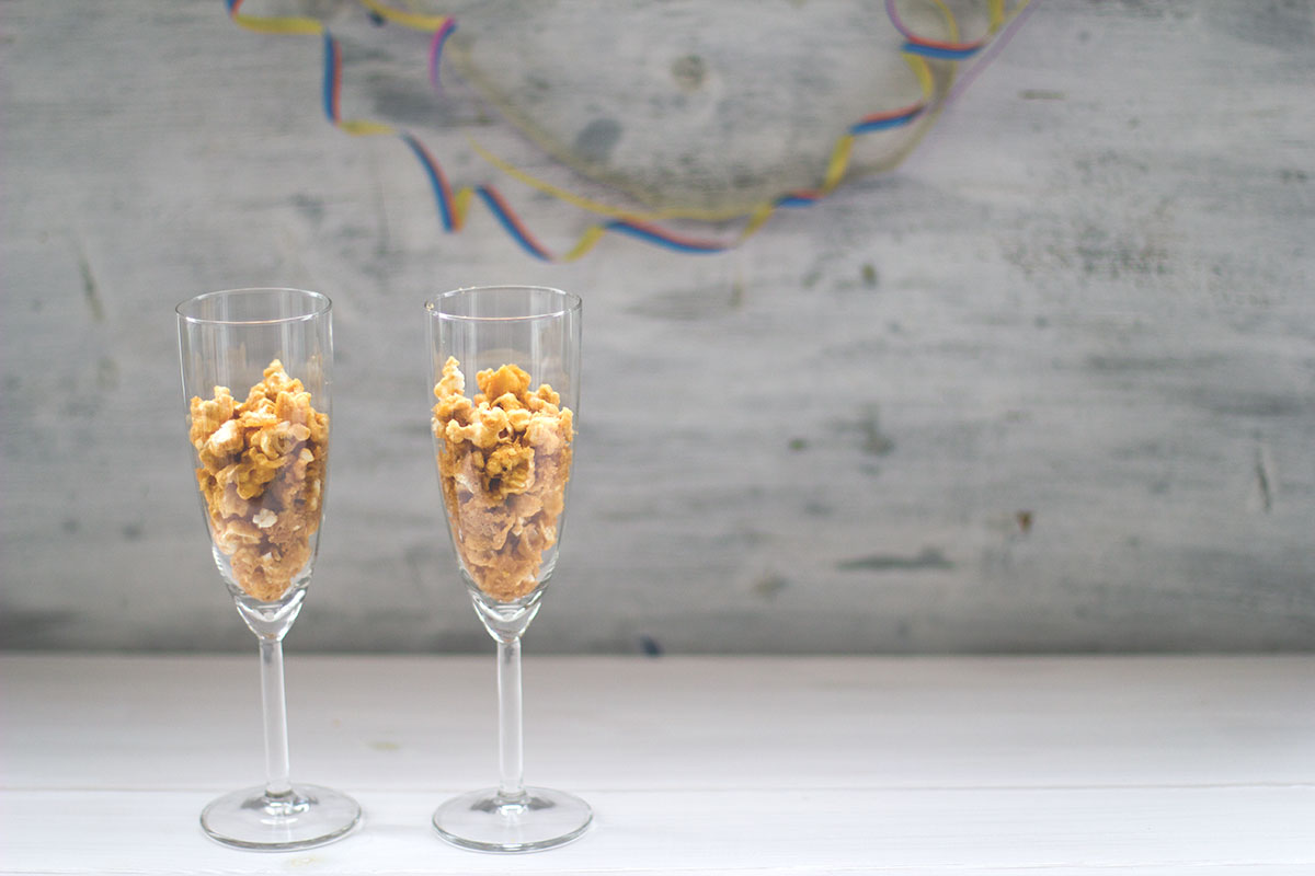 Gourmet-Popcorn mit Ahornsirup-Salzkaramell und Schokolade