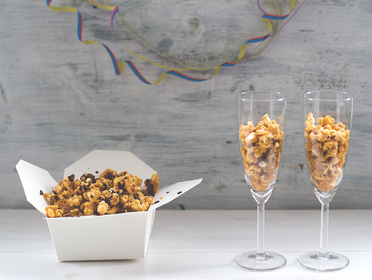 Gourmet-Popcorn mit Ahornsirup-Salzkaramell und Schokolade