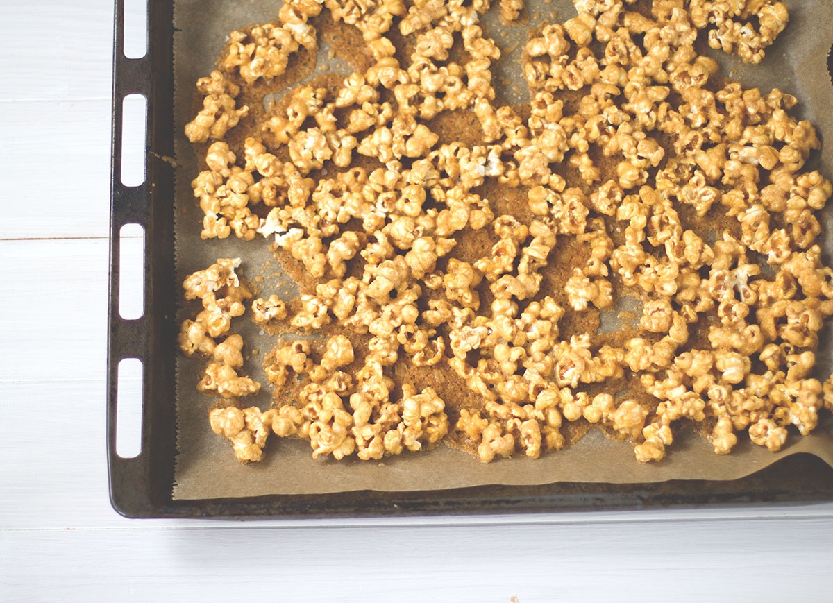 Gourmet-Popcorn mit Ahornsirup-Salzkaramell und Schokolade
