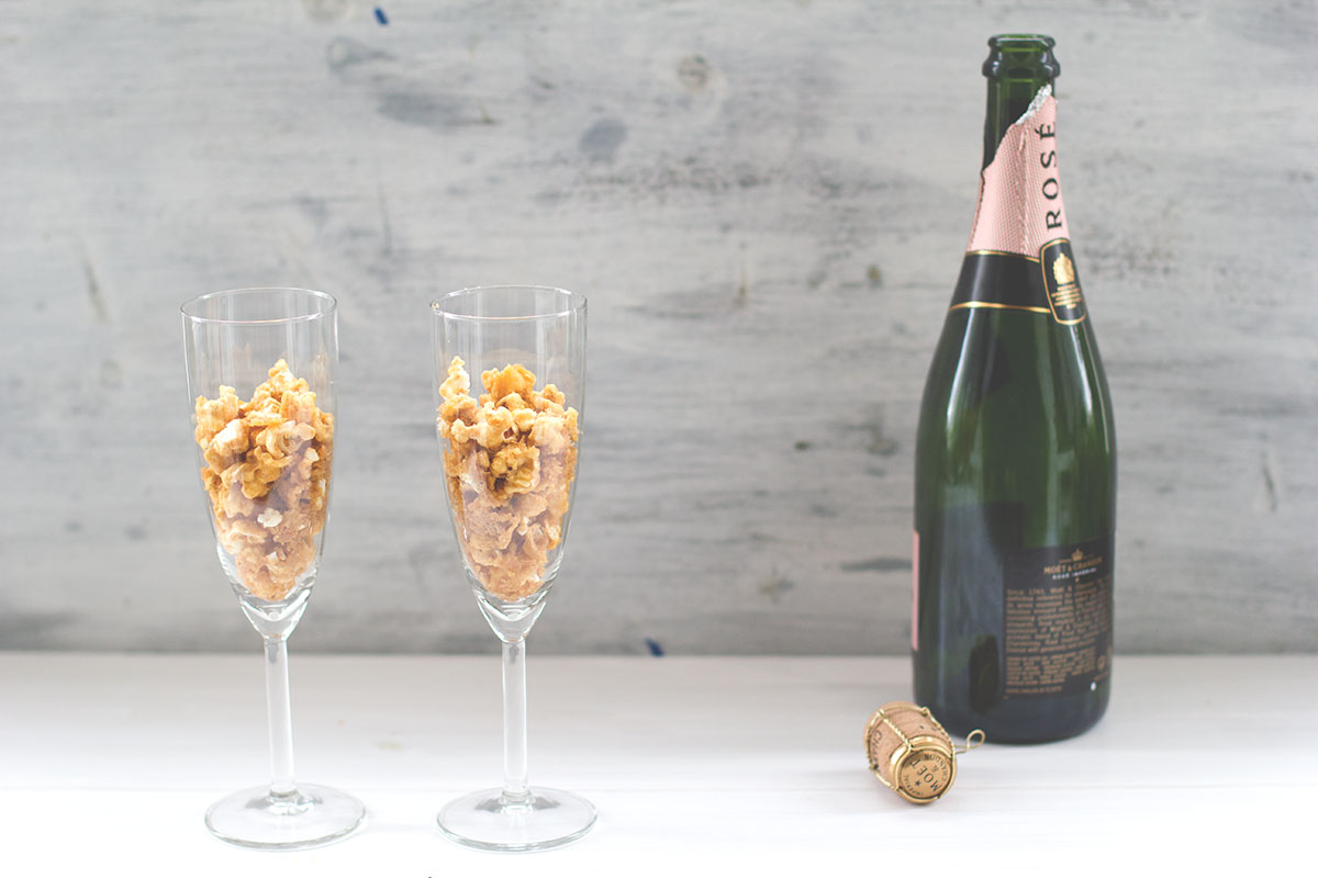 Gourmet-Popcorn mit Ahornsirup-Salzkaramell und Schokolade
