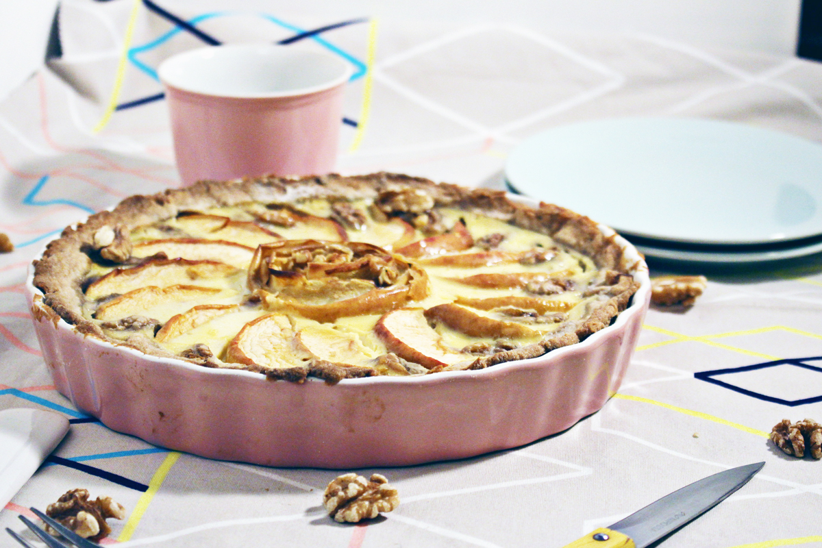 apfeltarte mit walnussboden & ahorncreme